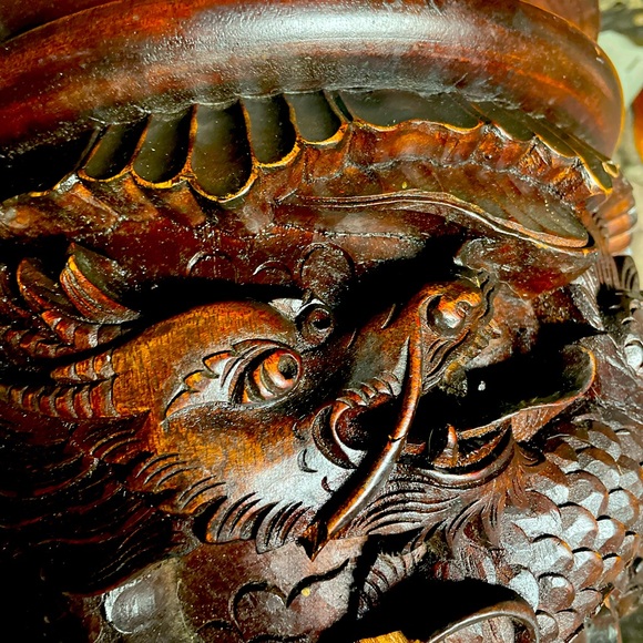 Hand carved Chinese dark red wood rice storage container. - Picture 4 of 11